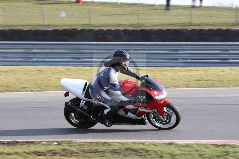 Motorcycle action photographs;Trackday digital images;event digital images;eventdigitalimages;no limits trackday;peter wileman photography;snetterton;snetterton circuit norfolk;snetterton photographs;trackday;trackday photos
