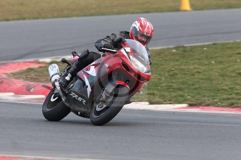 Motorcycle action photographs;Trackday digital images;event digital images;eventdigitalimages;no limits trackday;peter wileman photography;snetterton;snetterton circuit norfolk;snetterton photographs;trackday;trackday photos