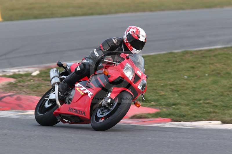 Motorcycle action photographs;Trackday digital images;event digital images;eventdigitalimages;no limits trackday;peter wileman photography;snetterton;snetterton circuit norfolk;snetterton photographs;trackday;trackday photos