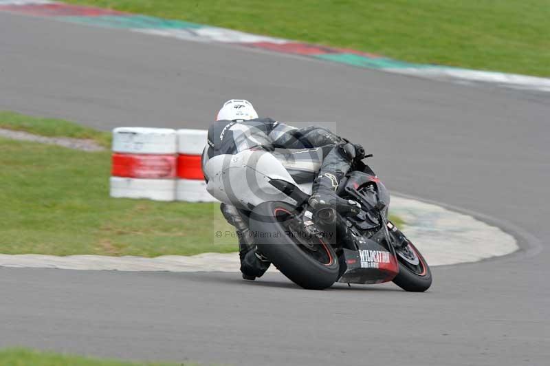 Motorcycle action photographs;anglesey circuit;anglesey trackday photographs;event digital images;eventdigitalimages;no limits trackday;oulton park circuit cheshire;peter wileman photography;trackday;trackday digital images;trackday photos;ty croes circuit wales