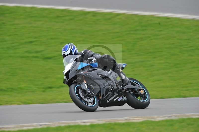 Motorcycle action photographs;anglesey circuit;anglesey trackday photographs;event digital images;eventdigitalimages;no limits trackday;oulton park circuit cheshire;peter wileman photography;trackday;trackday digital images;trackday photos;ty croes circuit wales