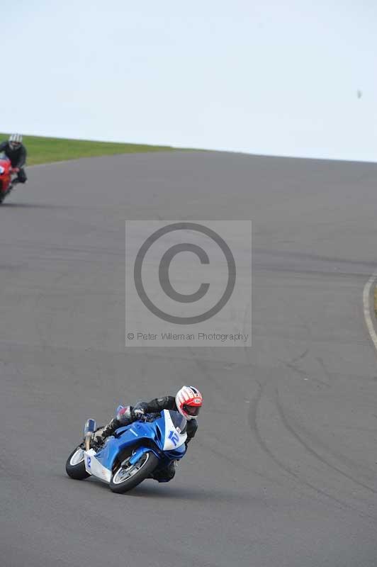 Motorcycle action photographs;anglesey circuit;anglesey trackday photographs;event digital images;eventdigitalimages;no limits trackday;oulton park circuit cheshire;peter wileman photography;trackday;trackday digital images;trackday photos;ty croes circuit wales