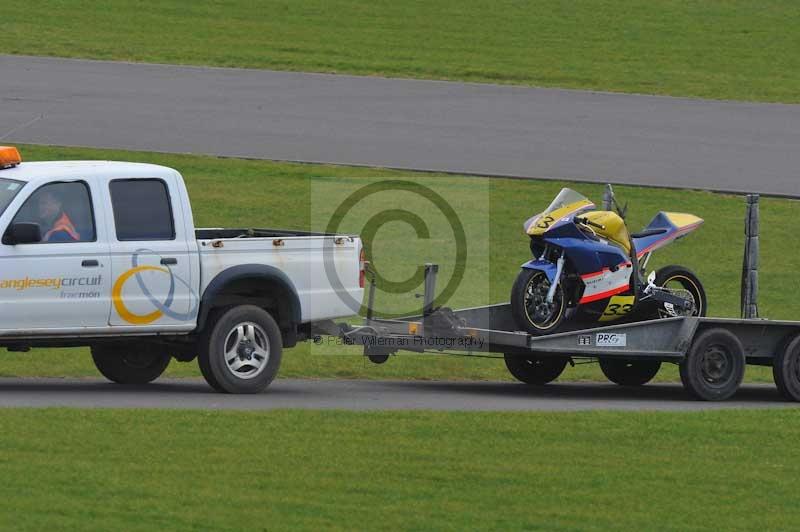 Motorcycle action photographs;anglesey circuit;anglesey trackday photographs;event digital images;eventdigitalimages;no limits trackday;oulton park circuit cheshire;peter wileman photography;trackday;trackday digital images;trackday photos;ty croes circuit wales