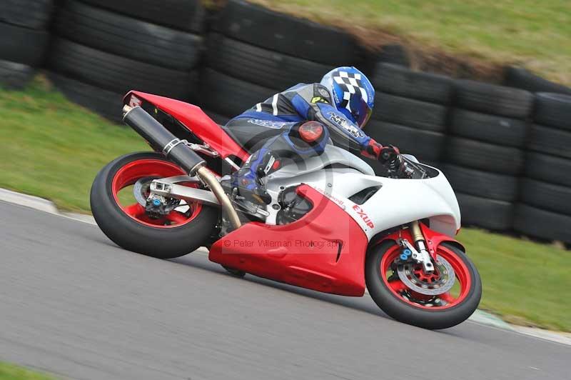 Motorcycle action photographs;anglesey circuit;anglesey trackday photographs;event digital images;eventdigitalimages;no limits trackday;oulton park circuit cheshire;peter wileman photography;trackday;trackday digital images;trackday photos;ty croes circuit wales
