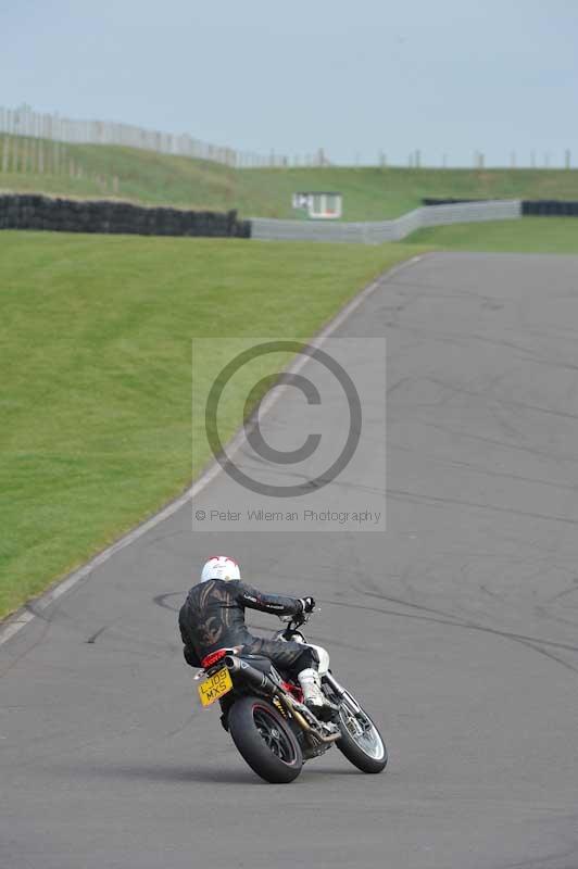 Motorcycle action photographs;anglesey circuit;anglesey trackday photographs;event digital images;eventdigitalimages;no limits trackday;oulton park circuit cheshire;peter wileman photography;trackday;trackday digital images;trackday photos;ty croes circuit wales