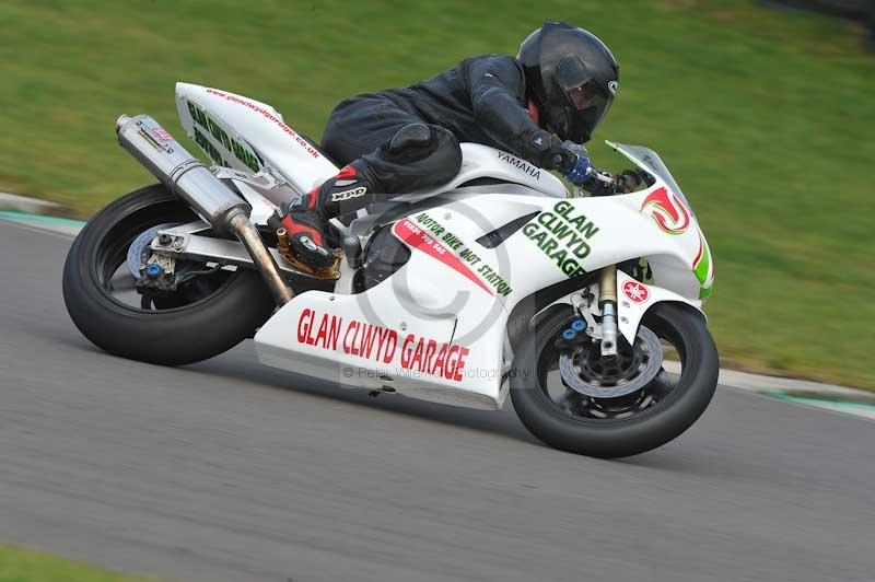 Motorcycle action photographs;anglesey circuit;anglesey trackday photographs;event digital images;eventdigitalimages;no limits trackday;oulton park circuit cheshire;peter wileman photography;trackday;trackday digital images;trackday photos;ty croes circuit wales