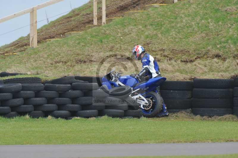 Motorcycle action photographs;anglesey circuit;anglesey trackday photographs;event digital images;eventdigitalimages;no limits trackday;oulton park circuit cheshire;peter wileman photography;trackday;trackday digital images;trackday photos;ty croes circuit wales