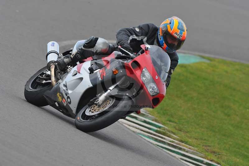 Motorcycle action photographs;anglesey circuit;anglesey trackday photographs;event digital images;eventdigitalimages;no limits trackday;oulton park circuit cheshire;peter wileman photography;trackday;trackday digital images;trackday photos;ty croes circuit wales