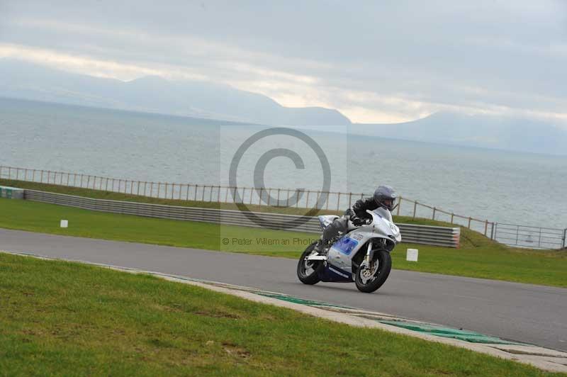 Motorcycle action photographs;anglesey circuit;anglesey trackday photographs;event digital images;eventdigitalimages;no limits trackday;oulton park circuit cheshire;peter wileman photography;trackday;trackday digital images;trackday photos;ty croes circuit wales