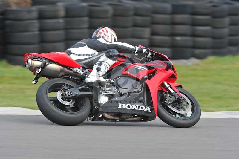 Motorcycle action photographs;anglesey circuit;anglesey trackday photographs;event digital images;eventdigitalimages;no limits trackday;oulton park circuit cheshire;peter wileman photography;trackday;trackday digital images;trackday photos;ty croes circuit wales