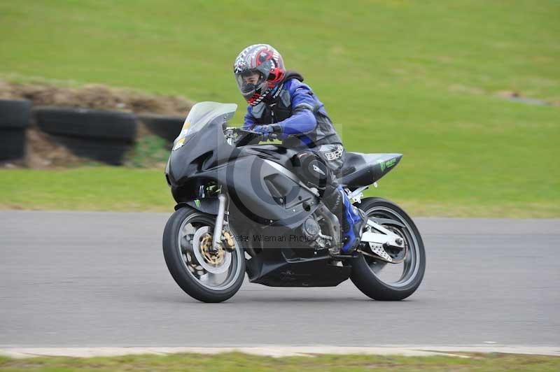 Motorcycle action photographs;anglesey circuit;anglesey trackday photographs;event digital images;eventdigitalimages;no limits trackday;oulton park circuit cheshire;peter wileman photography;trackday;trackday digital images;trackday photos;ty croes circuit wales