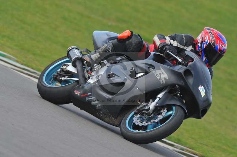 Motorcycle action photographs;anglesey circuit;anglesey trackday photographs;event digital images;eventdigitalimages;no limits trackday;oulton park circuit cheshire;peter wileman photography;trackday;trackday digital images;trackday photos;ty croes circuit wales
