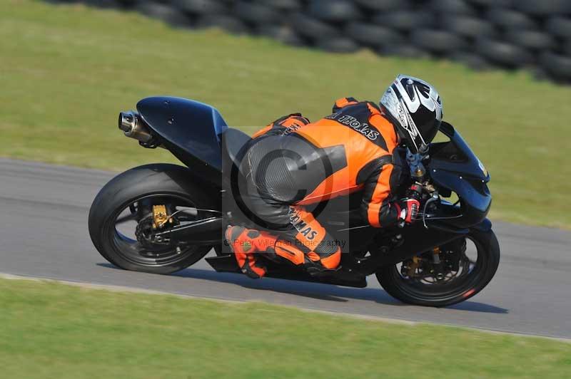 Motorcycle action photographs;anglesey circuit;anglesey trackday photographs;event digital images;eventdigitalimages;no limits trackday;oulton park circuit cheshire;peter wileman photography;trackday;trackday digital images;trackday photos;ty croes circuit wales
