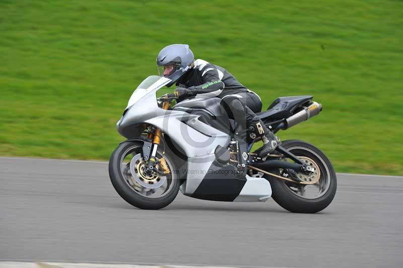 Motorcycle action photographs;anglesey circuit;anglesey trackday photographs;event digital images;eventdigitalimages;no limits trackday;oulton park circuit cheshire;peter wileman photography;trackday;trackday digital images;trackday photos;ty croes circuit wales