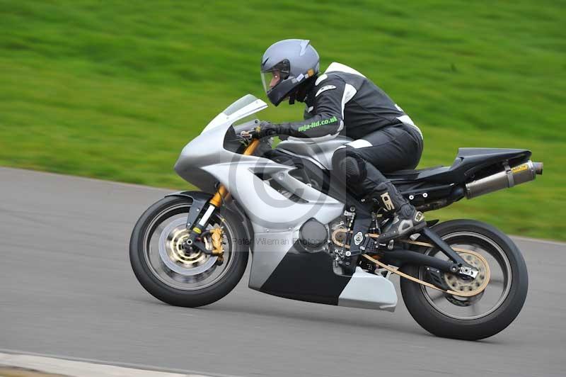 Motorcycle action photographs;anglesey circuit;anglesey trackday photographs;event digital images;eventdigitalimages;no limits trackday;oulton park circuit cheshire;peter wileman photography;trackday;trackday digital images;trackday photos;ty croes circuit wales