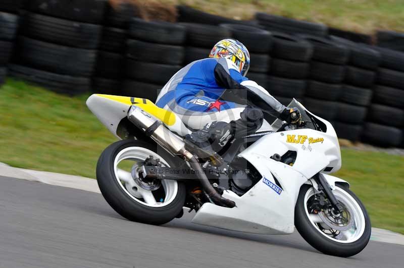 Motorcycle action photographs;anglesey circuit;anglesey trackday photographs;event digital images;eventdigitalimages;no limits trackday;oulton park circuit cheshire;peter wileman photography;trackday;trackday digital images;trackday photos;ty croes circuit wales