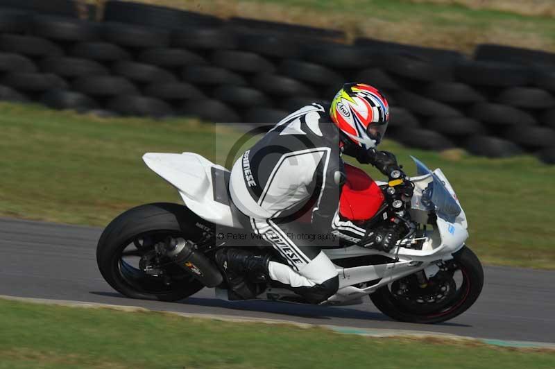 Motorcycle action photographs;anglesey circuit;anglesey trackday photographs;event digital images;eventdigitalimages;no limits trackday;oulton park circuit cheshire;peter wileman photography;trackday;trackday digital images;trackday photos;ty croes circuit wales