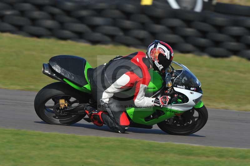 Motorcycle action photographs;anglesey circuit;anglesey trackday photographs;event digital images;eventdigitalimages;no limits trackday;oulton park circuit cheshire;peter wileman photography;trackday;trackday digital images;trackday photos;ty croes circuit wales