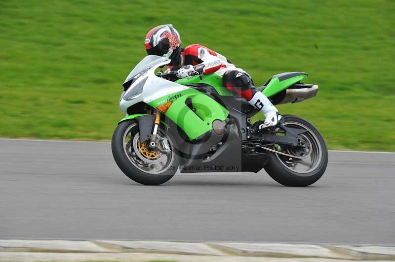 Motorcycle action photographs;anglesey circuit;anglesey trackday photographs;event digital images;eventdigitalimages;no limits trackday;oulton park circuit cheshire;peter wileman photography;trackday;trackday digital images;trackday photos;ty croes circuit wales