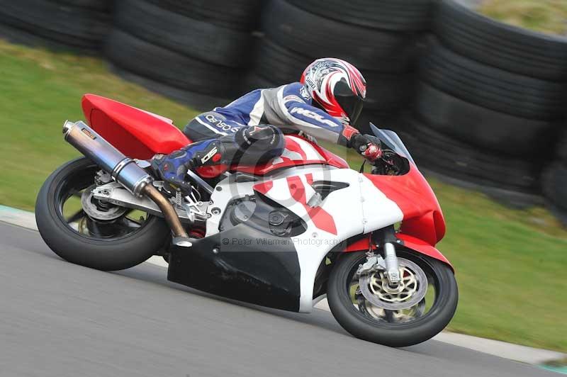 Motorcycle action photographs;anglesey circuit;anglesey trackday photographs;event digital images;eventdigitalimages;no limits trackday;oulton park circuit cheshire;peter wileman photography;trackday;trackday digital images;trackday photos;ty croes circuit wales