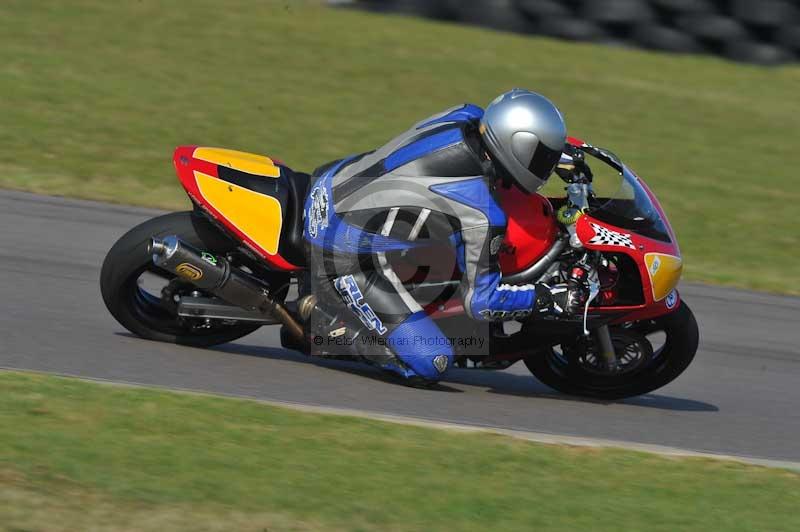 Motorcycle action photographs;anglesey circuit;anglesey trackday photographs;event digital images;eventdigitalimages;no limits trackday;oulton park circuit cheshire;peter wileman photography;trackday;trackday digital images;trackday photos;ty croes circuit wales