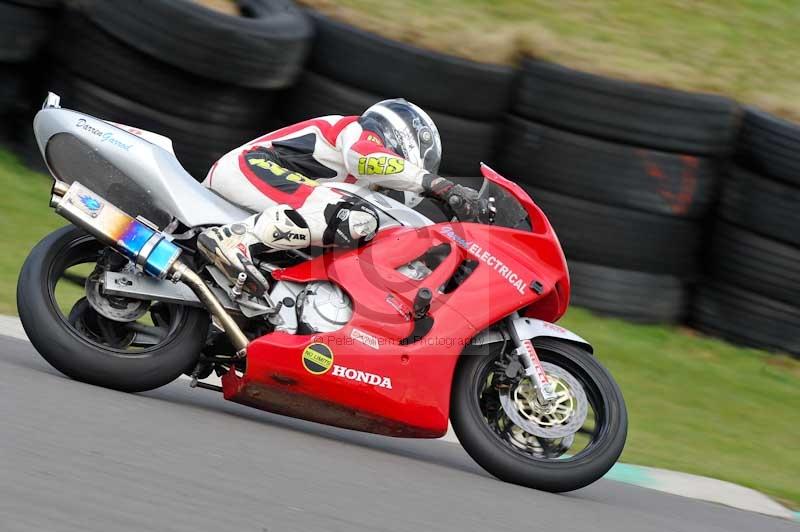 Motorcycle action photographs;anglesey circuit;anglesey trackday photographs;event digital images;eventdigitalimages;no limits trackday;oulton park circuit cheshire;peter wileman photography;trackday;trackday digital images;trackday photos;ty croes circuit wales