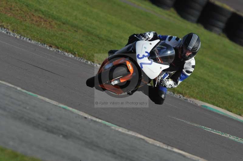 Motorcycle action photographs;anglesey circuit;anglesey trackday photographs;event digital images;eventdigitalimages;no limits trackday;oulton park circuit cheshire;peter wileman photography;trackday;trackday digital images;trackday photos;ty croes circuit wales