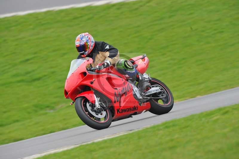 Motorcycle action photographs;anglesey circuit;anglesey trackday photographs;event digital images;eventdigitalimages;no limits trackday;oulton park circuit cheshire;peter wileman photography;trackday;trackday digital images;trackday photos;ty croes circuit wales