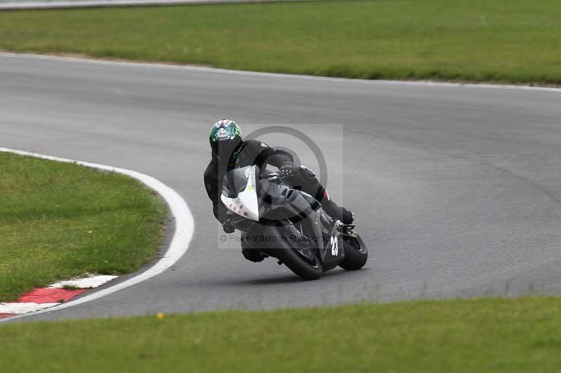 Motorcycle action photographs;Trackday digital images;event digital images;eventdigitalimages;no limits trackday;peter wileman photography;snetterton;snetterton circuit norfolk;snetterton photographs;trackday;trackday photos