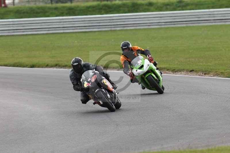 Motorcycle action photographs;Trackday digital images;event digital images;eventdigitalimages;no limits trackday;peter wileman photography;snetterton;snetterton circuit norfolk;snetterton photographs;trackday;trackday photos