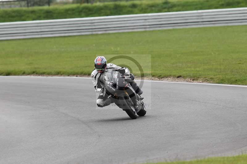 Motorcycle action photographs;Trackday digital images;event digital images;eventdigitalimages;no limits trackday;peter wileman photography;snetterton;snetterton circuit norfolk;snetterton photographs;trackday;trackday photos