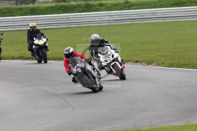 Motorcycle action photographs;Trackday digital images;event digital images;eventdigitalimages;no limits trackday;peter wileman photography;snetterton;snetterton circuit norfolk;snetterton photographs;trackday;trackday photos