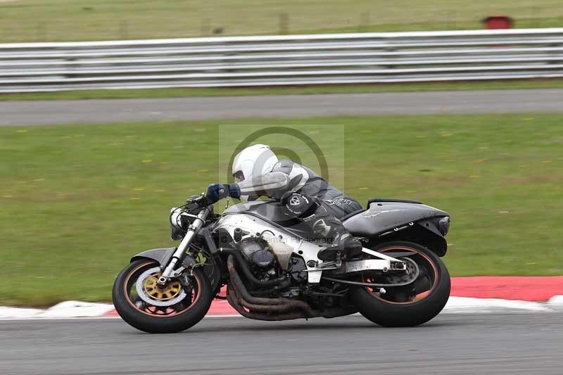 Motorcycle action photographs;Trackday digital images;event digital images;eventdigitalimages;no limits trackday;peter wileman photography;snetterton;snetterton circuit norfolk;snetterton photographs;trackday;trackday photos