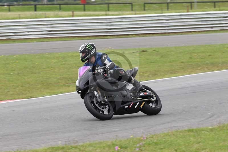 Motorcycle action photographs;Trackday digital images;event digital images;eventdigitalimages;no limits trackday;peter wileman photography;snetterton;snetterton circuit norfolk;snetterton photographs;trackday;trackday photos