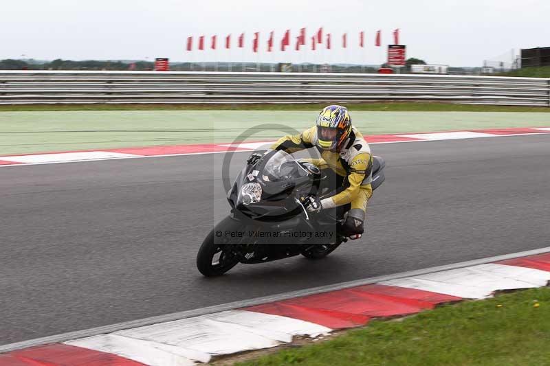 Motorcycle action photographs;Trackday digital images;event digital images;eventdigitalimages;no limits trackday;peter wileman photography;snetterton;snetterton circuit norfolk;snetterton photographs;trackday;trackday photos
