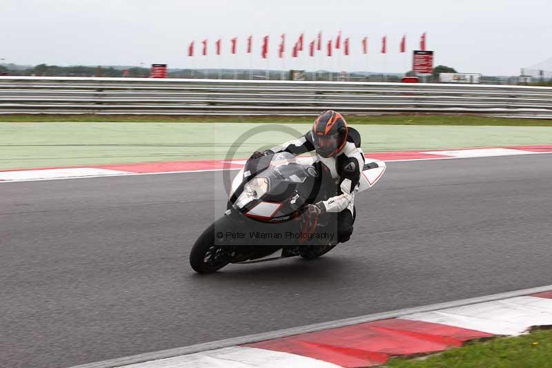Motorcycle action photographs;Trackday digital images;event digital images;eventdigitalimages;no limits trackday;peter wileman photography;snetterton;snetterton circuit norfolk;snetterton photographs;trackday;trackday photos