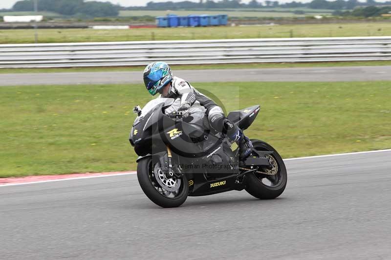 Motorcycle action photographs;Trackday digital images;event digital images;eventdigitalimages;no limits trackday;peter wileman photography;snetterton;snetterton circuit norfolk;snetterton photographs;trackday;trackday photos