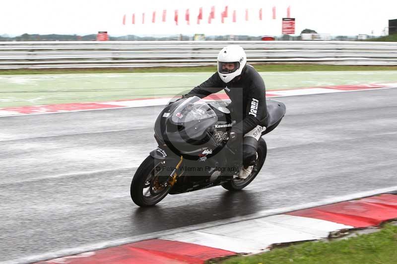 Motorcycle action photographs;Trackday digital images;event digital images;eventdigitalimages;no limits trackday;peter wileman photography;snetterton;snetterton circuit norfolk;snetterton photographs;trackday;trackday photos