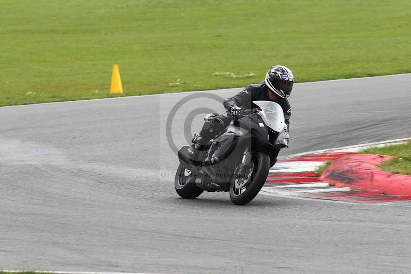Motorcycle action photographs;Trackday digital images;event digital images;eventdigitalimages;no limits trackday;peter wileman photography;snetterton;snetterton circuit norfolk;snetterton photographs;trackday;trackday photos