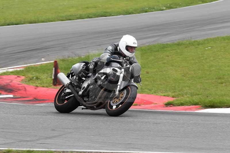Motorcycle action photographs;Trackday digital images;event digital images;eventdigitalimages;no limits trackday;peter wileman photography;snetterton;snetterton circuit norfolk;snetterton photographs;trackday;trackday photos