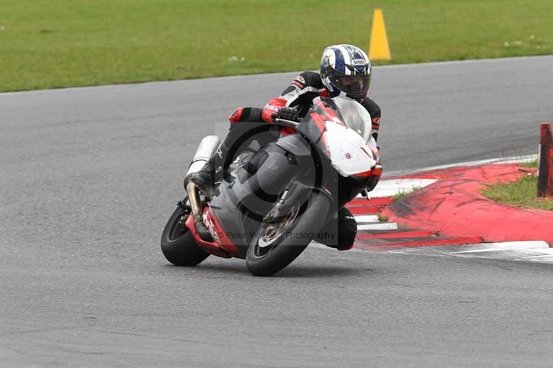 Motorcycle action photographs;Trackday digital images;event digital images;eventdigitalimages;no limits trackday;peter wileman photography;snetterton;snetterton circuit norfolk;snetterton photographs;trackday;trackday photos