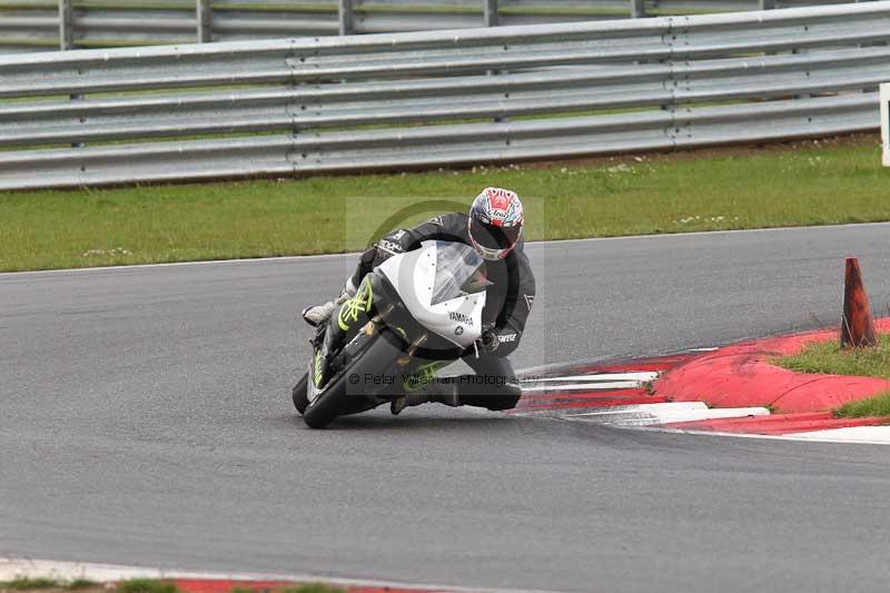 Motorcycle action photographs;Trackday digital images;event digital images;eventdigitalimages;no limits trackday;peter wileman photography;snetterton;snetterton circuit norfolk;snetterton photographs;trackday;trackday photos