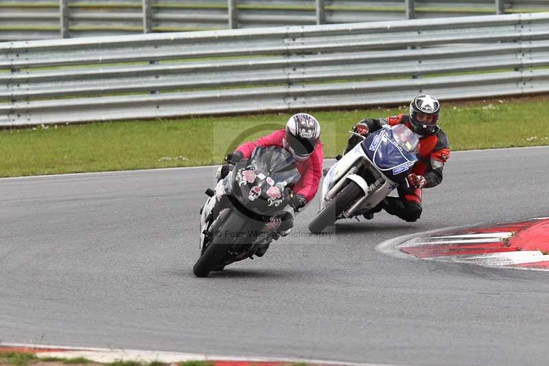 Motorcycle action photographs;Trackday digital images;event digital images;eventdigitalimages;no limits trackday;peter wileman photography;snetterton;snetterton circuit norfolk;snetterton photographs;trackday;trackday photos