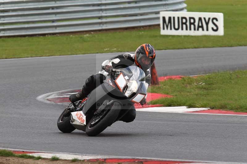 Motorcycle action photographs;Trackday digital images;event digital images;eventdigitalimages;no limits trackday;peter wileman photography;snetterton;snetterton circuit norfolk;snetterton photographs;trackday;trackday photos