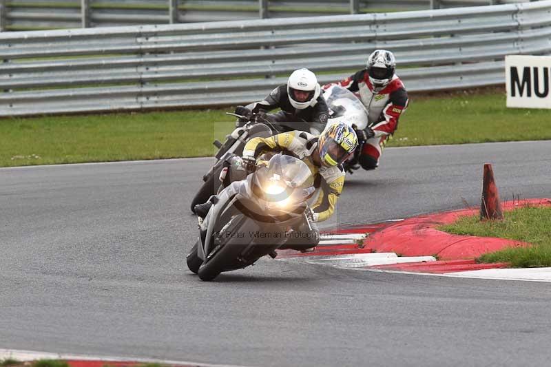 Motorcycle action photographs;Trackday digital images;event digital images;eventdigitalimages;no limits trackday;peter wileman photography;snetterton;snetterton circuit norfolk;snetterton photographs;trackday;trackday photos