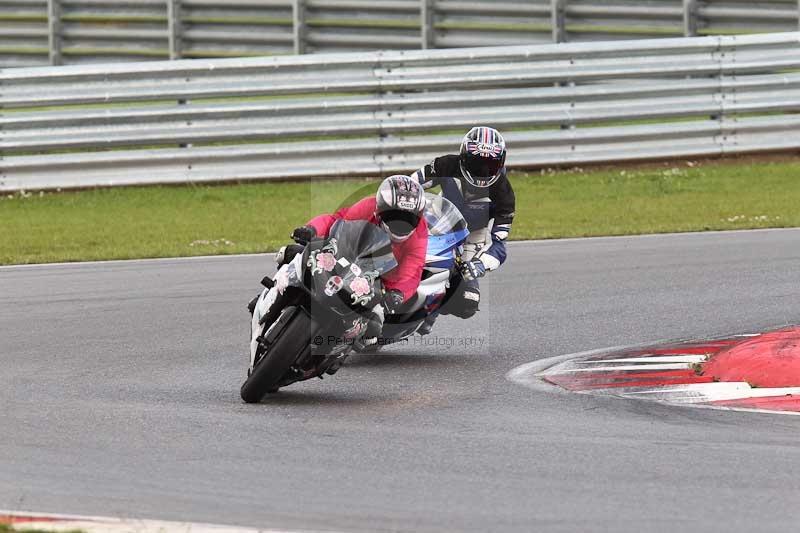 Motorcycle action photographs;Trackday digital images;event digital images;eventdigitalimages;no limits trackday;peter wileman photography;snetterton;snetterton circuit norfolk;snetterton photographs;trackday;trackday photos
