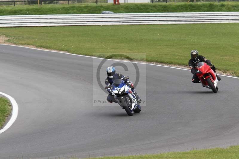Motorcycle action photographs;Trackday digital images;event digital images;eventdigitalimages;no limits trackday;peter wileman photography;snetterton;snetterton circuit norfolk;snetterton photographs;trackday;trackday photos