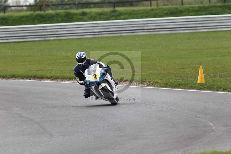 Motorcycle action photographs;Trackday digital images;event digital images;eventdigitalimages;no limits trackday;peter wileman photography;snetterton;snetterton circuit norfolk;snetterton photographs;trackday;trackday photos