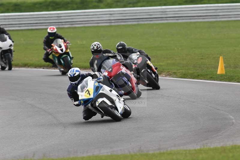 Motorcycle action photographs;Trackday digital images;event digital images;eventdigitalimages;no limits trackday;peter wileman photography;snetterton;snetterton circuit norfolk;snetterton photographs;trackday;trackday photos