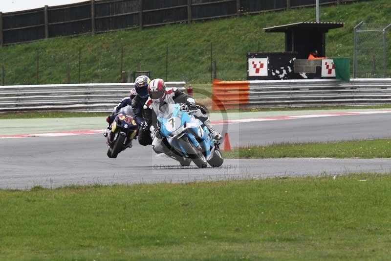 Motorcycle action photographs;Trackday digital images;event digital images;eventdigitalimages;no limits trackday;peter wileman photography;snetterton;snetterton circuit norfolk;snetterton photographs;trackday;trackday photos